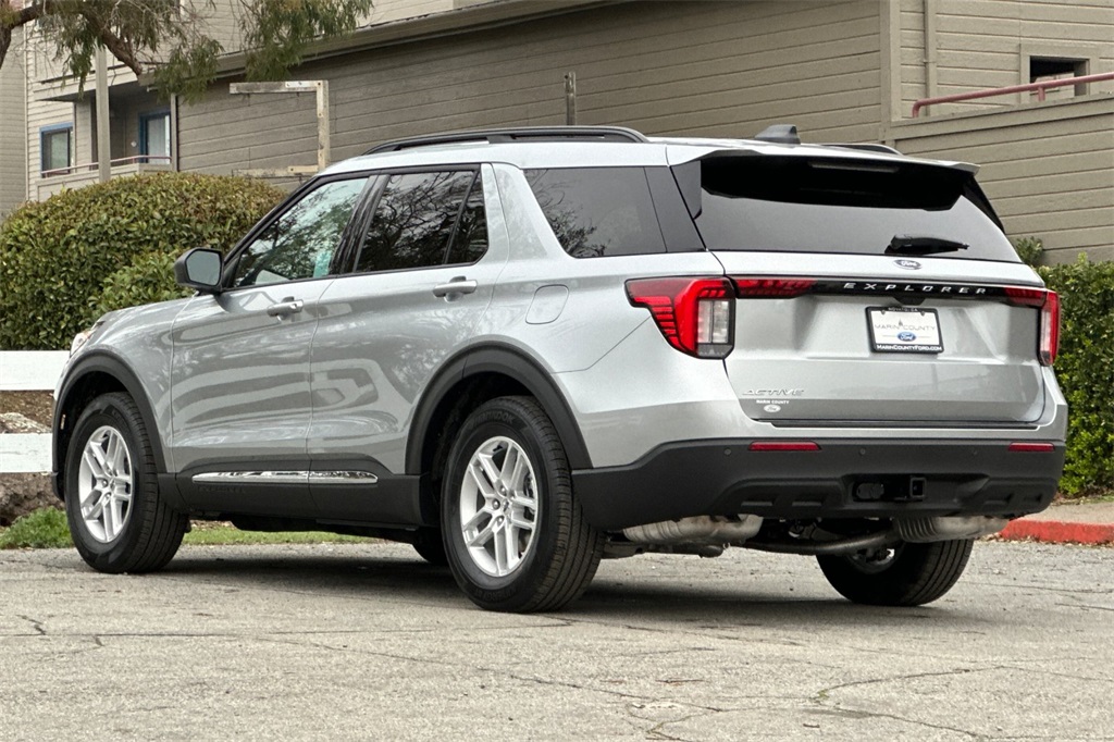 Vehicle image 8 of 29