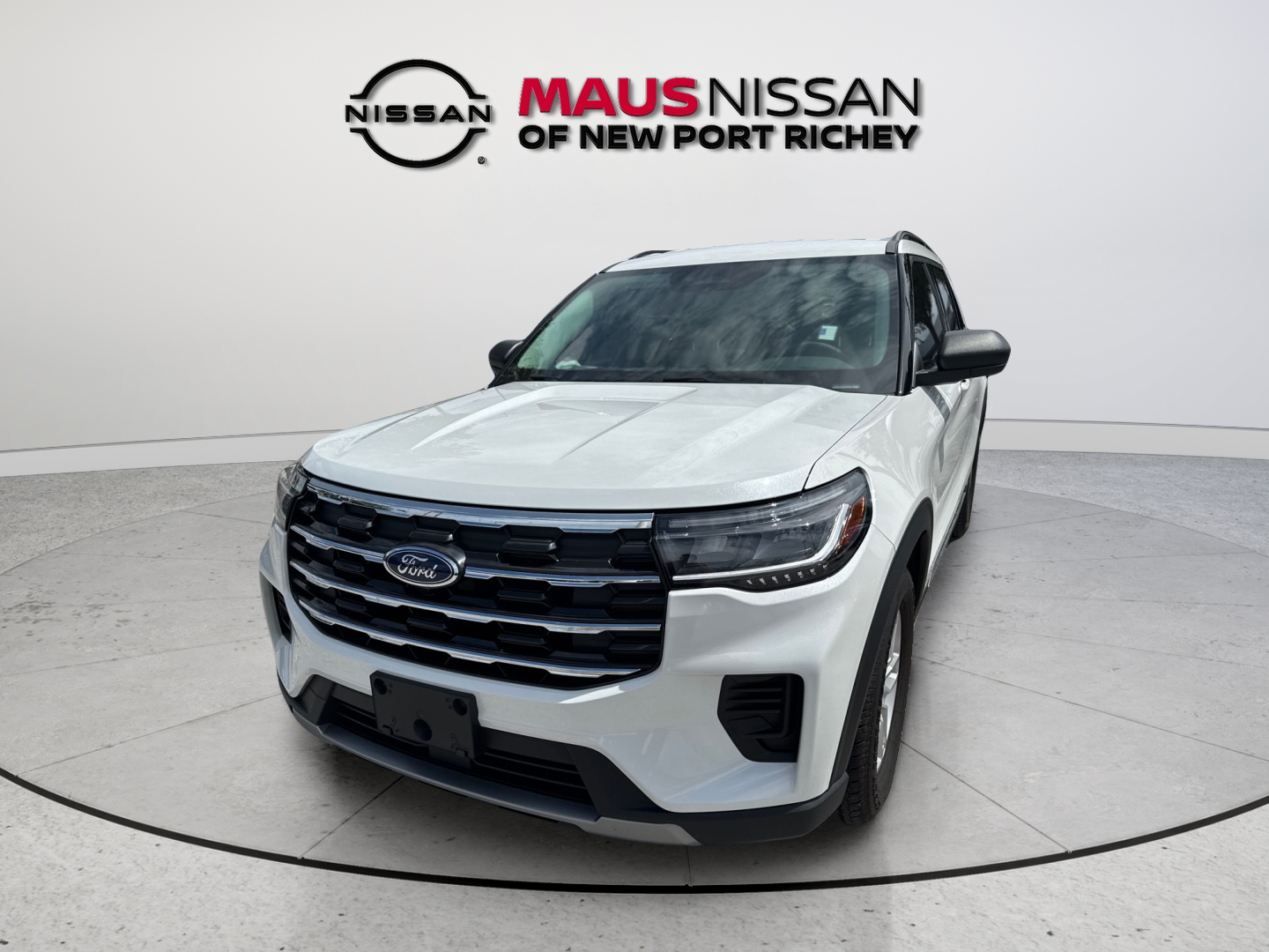 2025 Ford Explorer Active Image 2 of 43