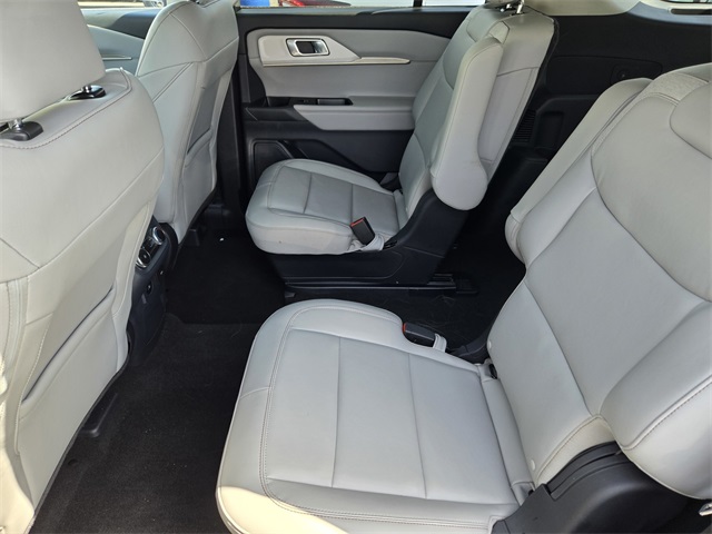 Vehicle image 4 of 11
