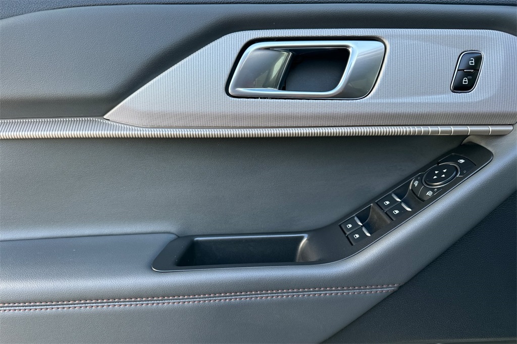 Vehicle image 23 of 29