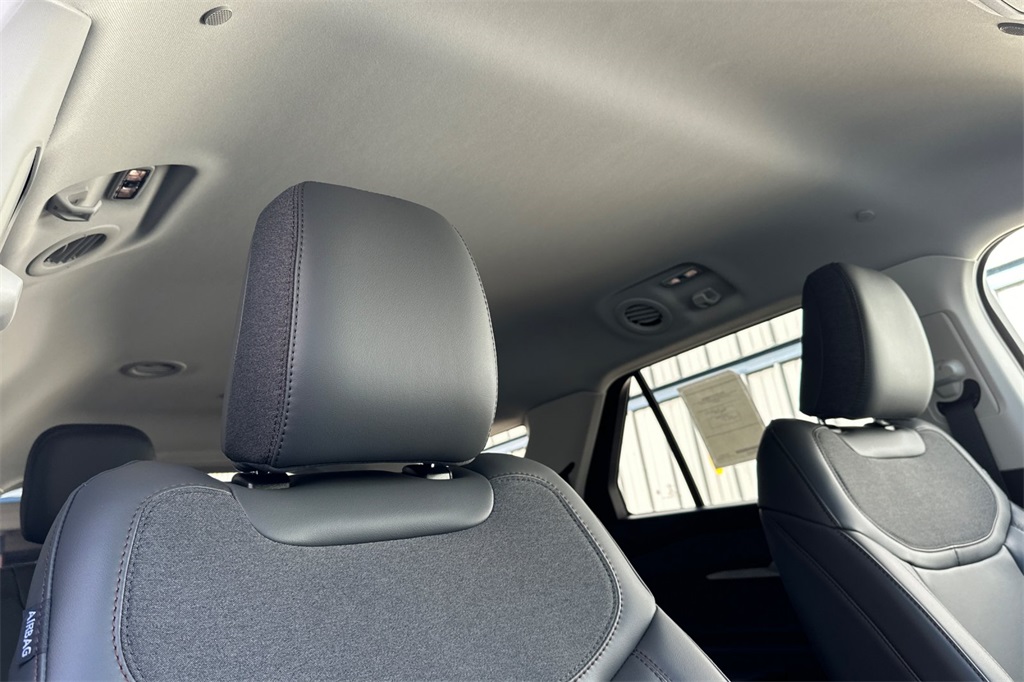 Vehicle image 28 of 29