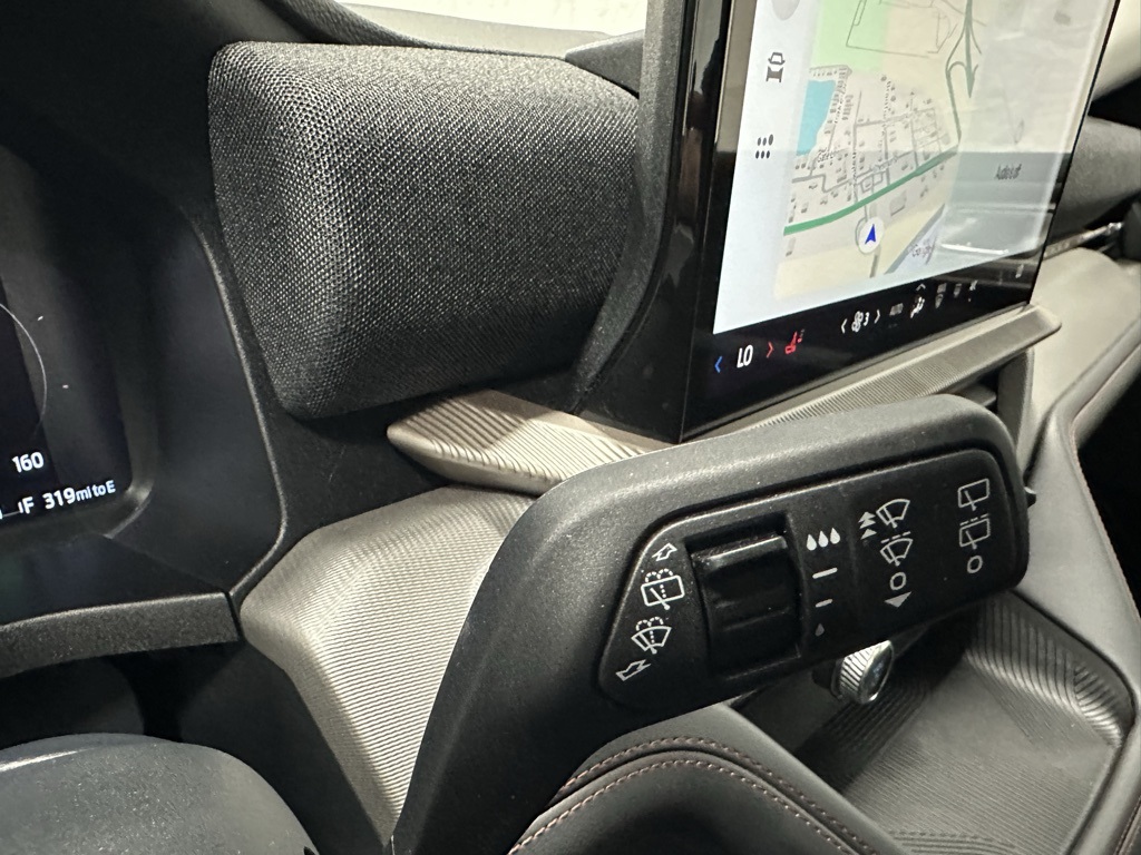 2025 Ford Explorer Active Image 48 of 66