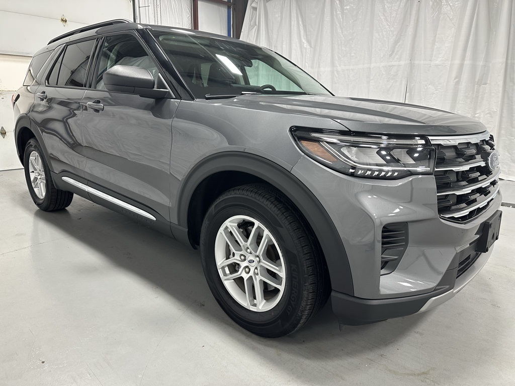 2025 Ford Explorer Active Image 3 of 66