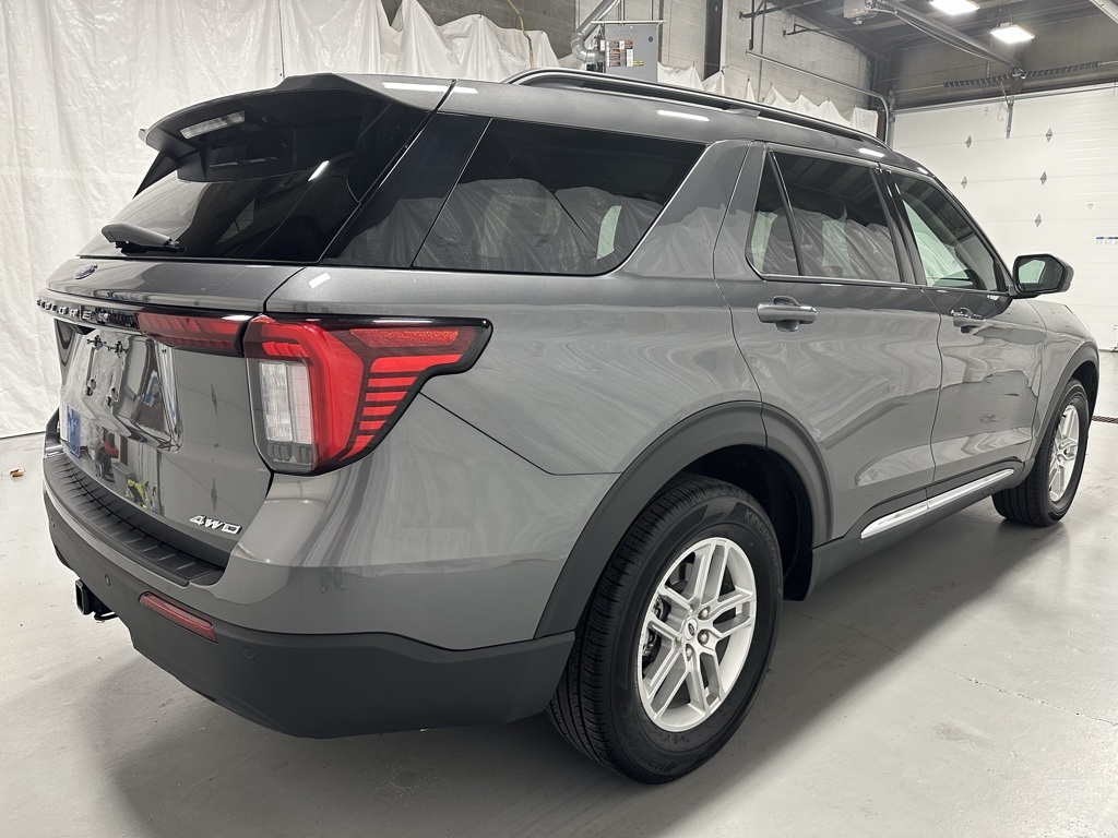 2025 Ford Explorer Active Image 4 of 66