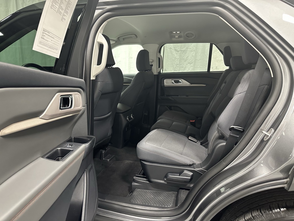 2025 Ford Explorer Active Image 31 of 66