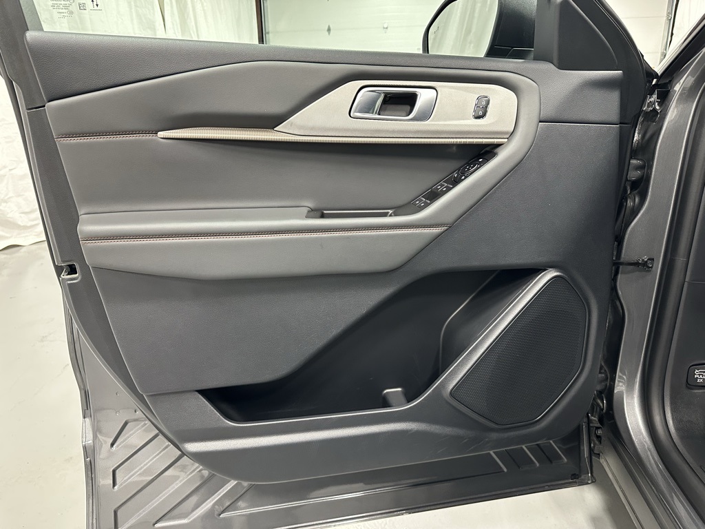 2025 Ford Explorer Active Image 51 of 66