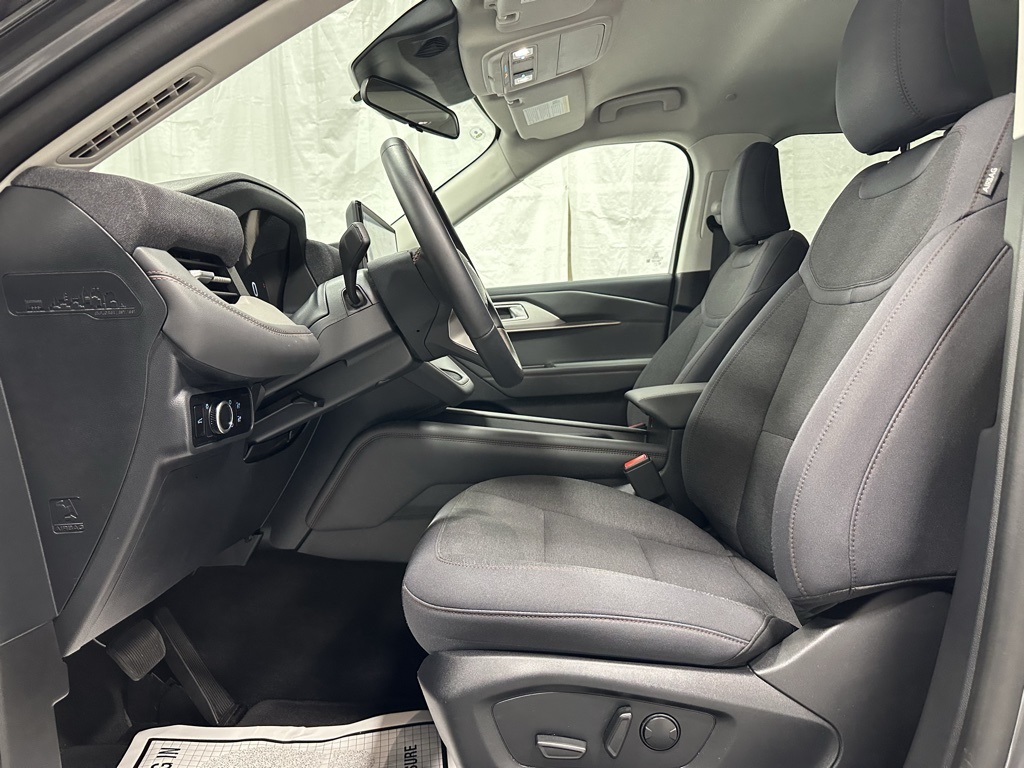 2025 Ford Explorer Active Image 28 of 66