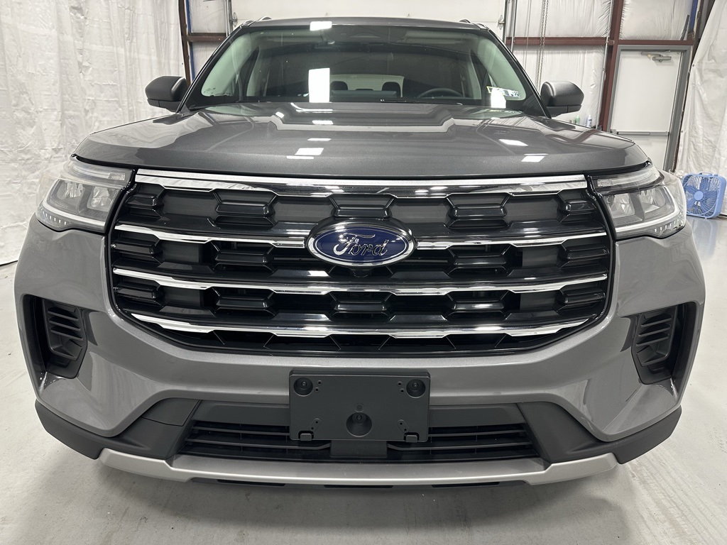2025 Ford Explorer Active Image 2 of 66