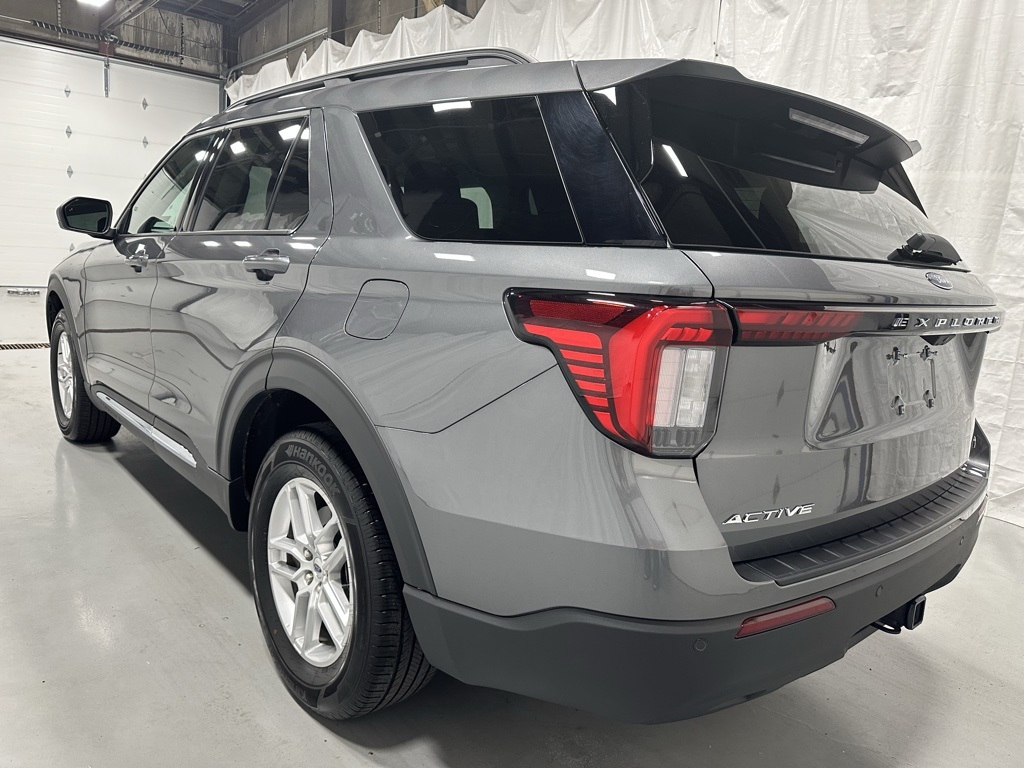 2025 Ford Explorer Active Image 6 of 66