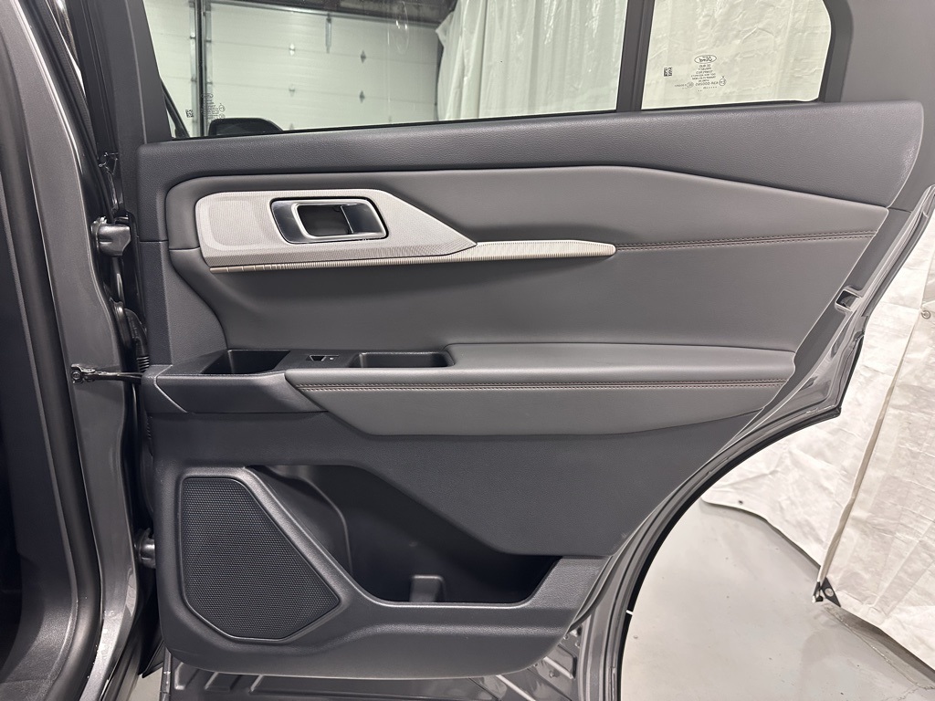 2025 Ford Explorer Active Image 54 of 66