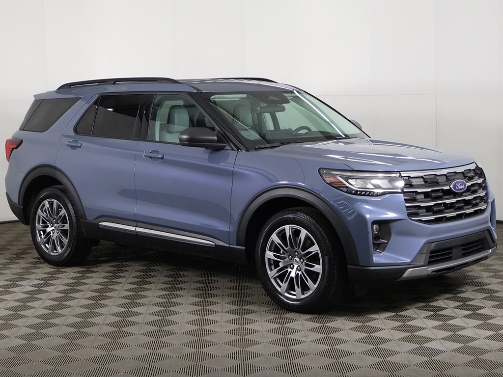 2025 Ford Explorer Active Image 3 of 56