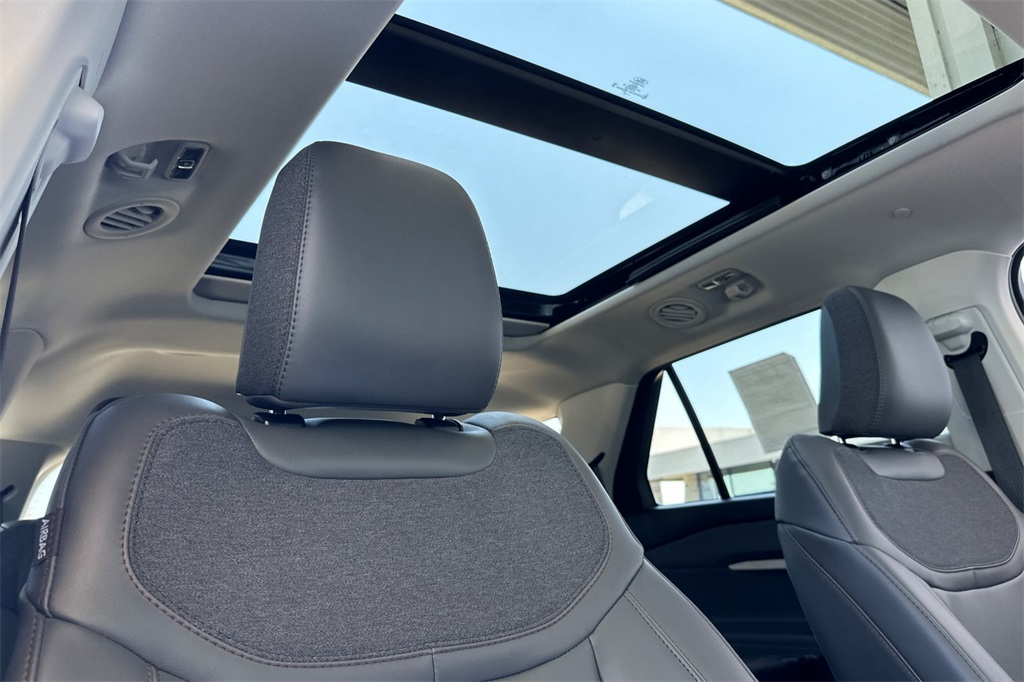 Vehicle image 14 of 29
