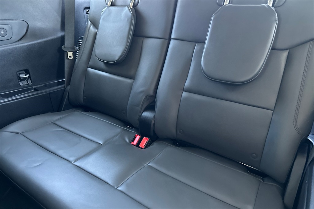 Vehicle image 13 of 29