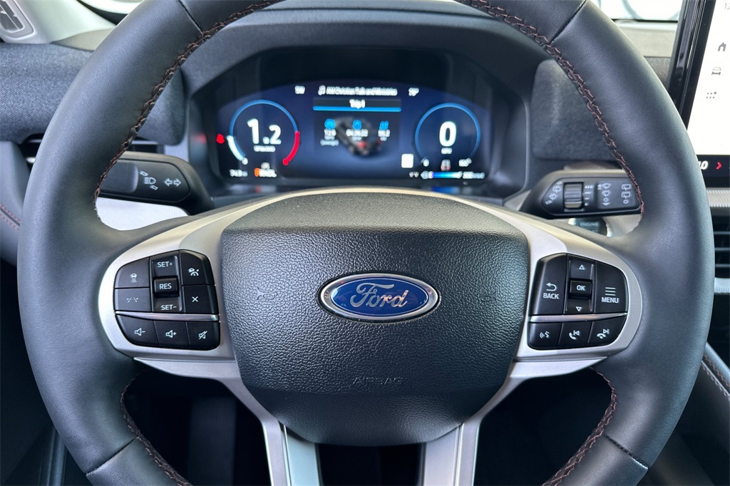 Vehicle image 17 of 29