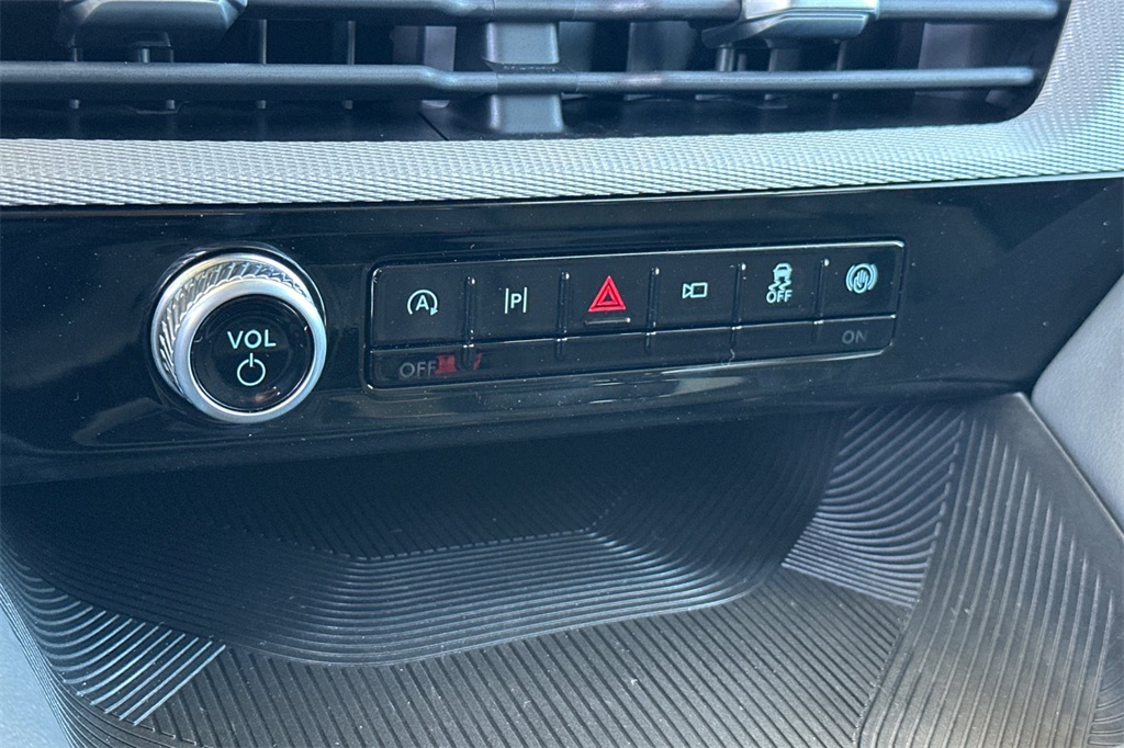 Vehicle image 28 of 29