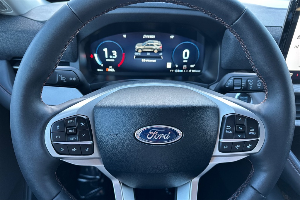 Vehicle image 25 of 29
