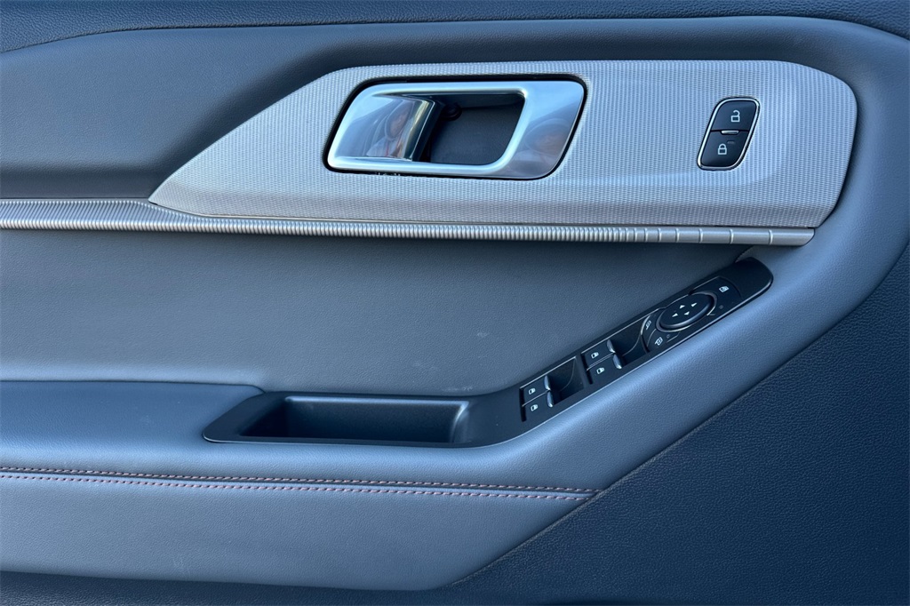 Vehicle image 11 of 29