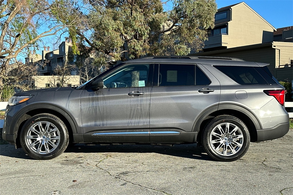 Vehicle image 8 of 29