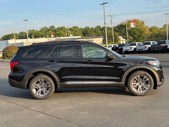 2025 Ford Explorer Active Image 5 of 40