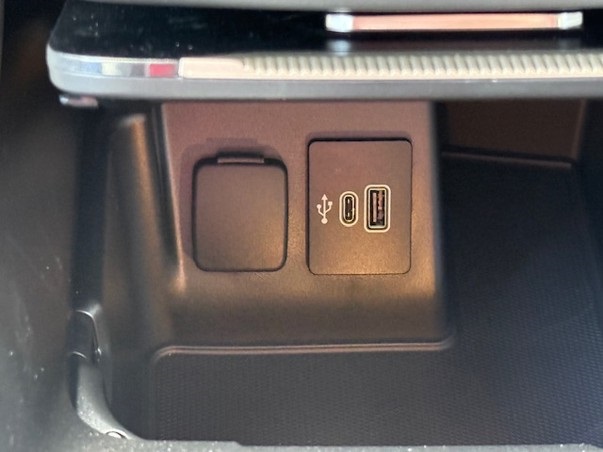 2025 Ford Explorer Active Image 13 of 40