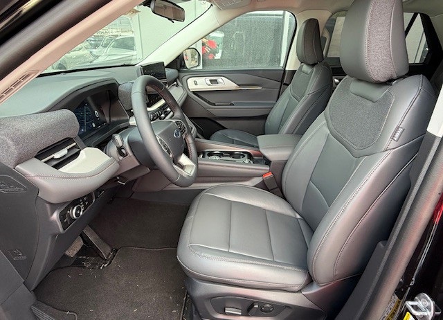 2025 Ford Explorer Active Image 35 of 40