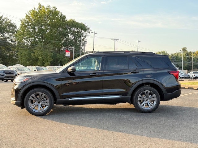 2025 Ford Explorer Active Image 8 of 40