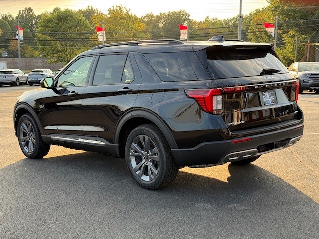 2025 Ford Explorer Active Image 7 of 40