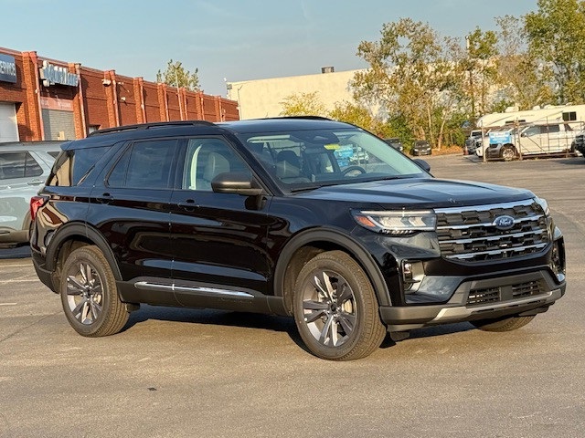 2025 Ford Explorer Active Image 4 of 40