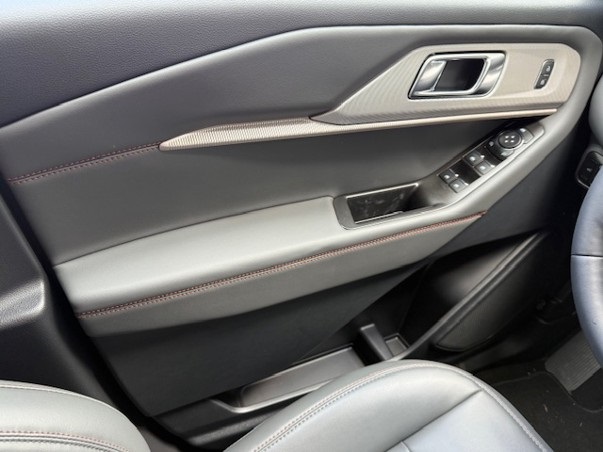 2025 Ford Explorer Active Image 29 of 40