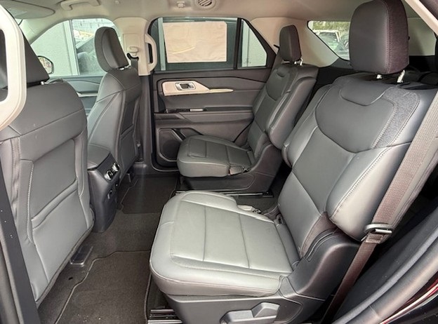 2025 Ford Explorer Active Image 16 of 40