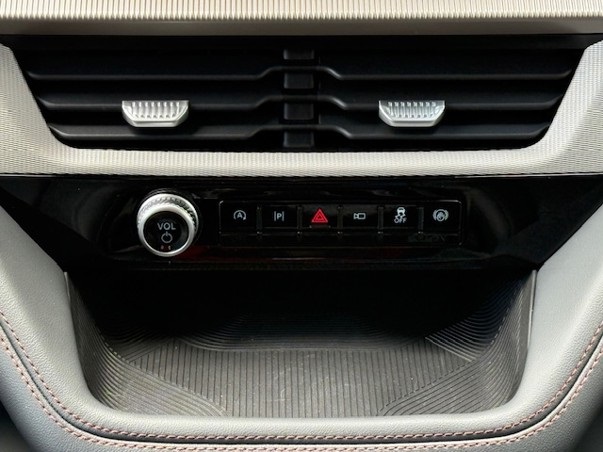 2025 Ford Explorer Active Image 32 of 40