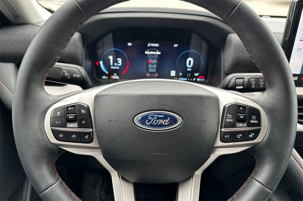 Vehicle image 17 of 29