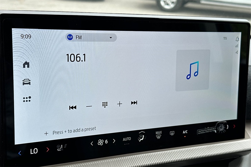 Vehicle image 21 of 29