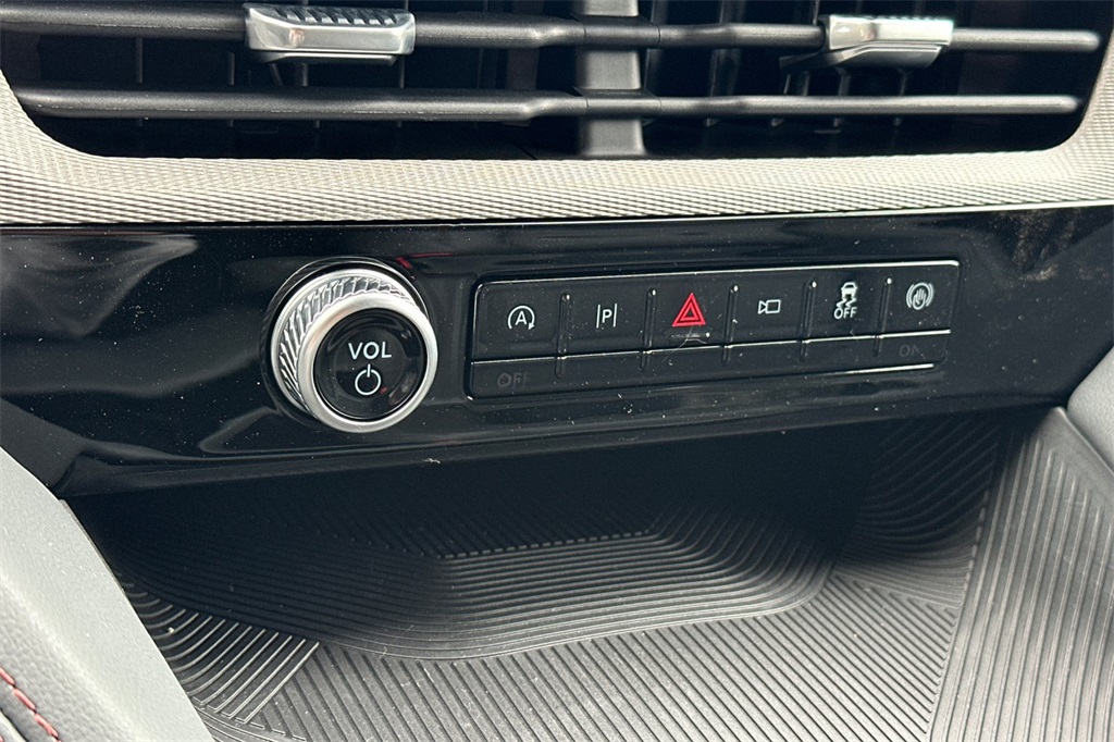 Vehicle image 27 of 29