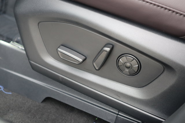 Vehicle image 34 of 37