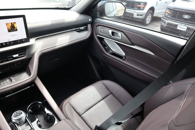 Vehicle image 32 of 37