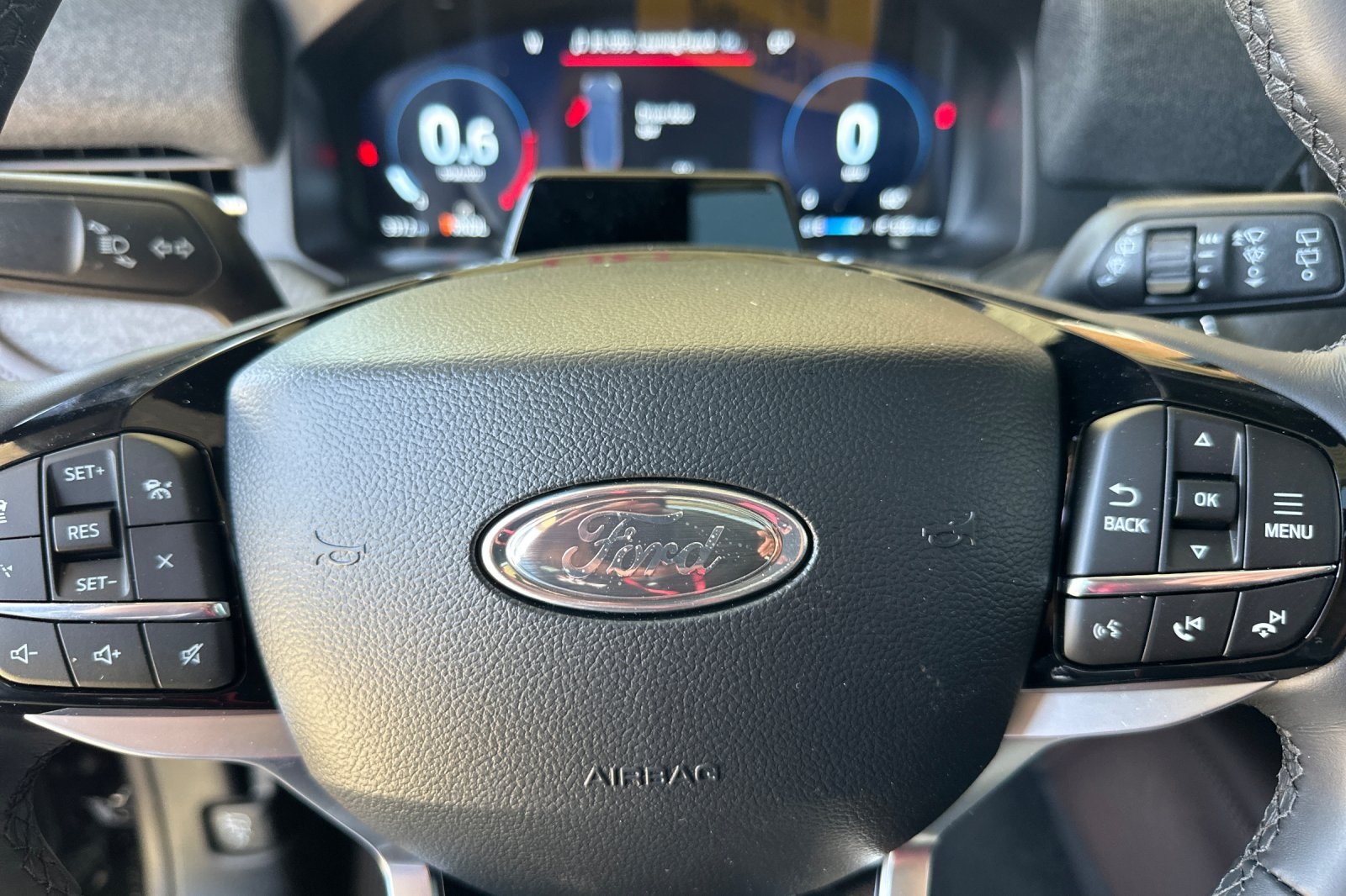 Vehicle image 17 of 31