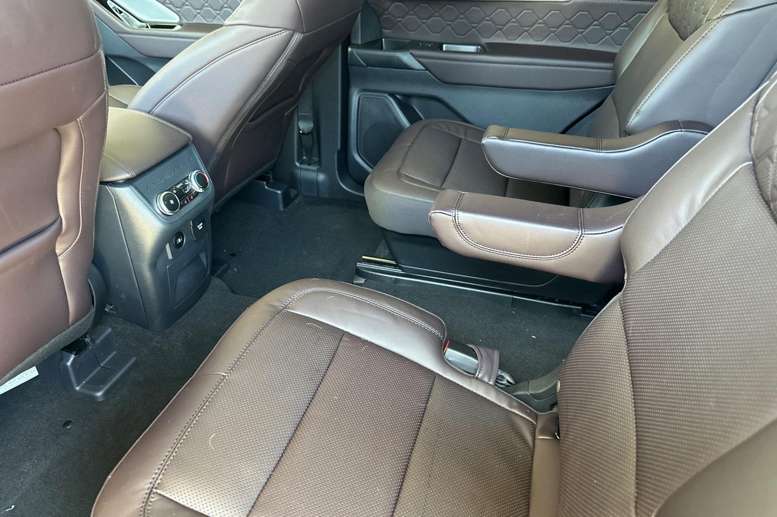 Vehicle image 13 of 31