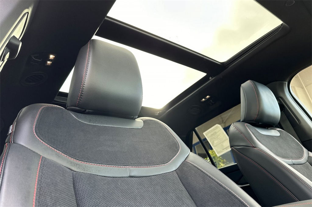 Vehicle image 17 of 27