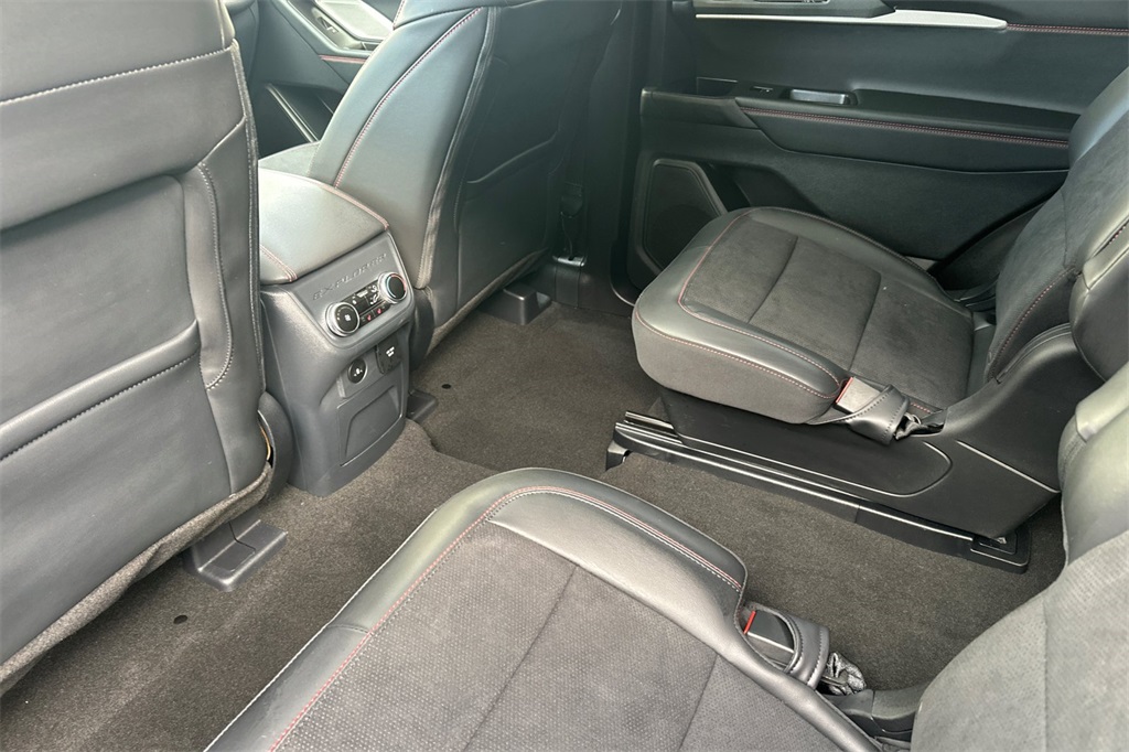 Vehicle image 11 of 27