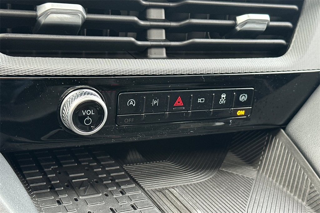 Vehicle image 21 of 27