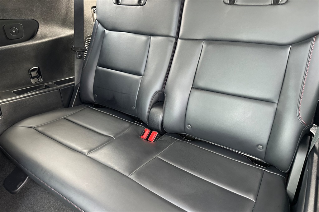 Vehicle image 14 of 27
