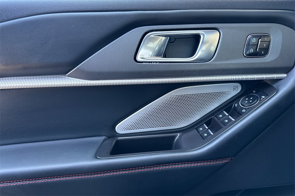 Vehicle image 11 of 29