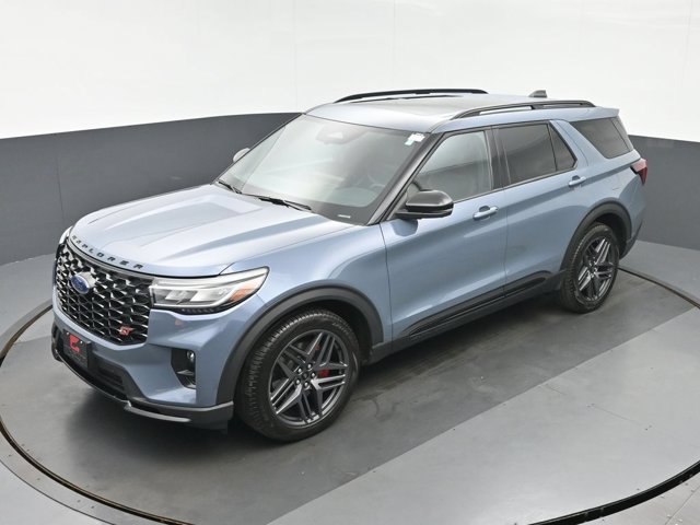 2025 Ford Explorer ST Image 2 of 38