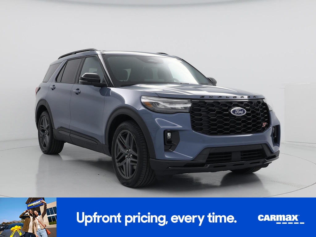 2025 Ford Explorer ST Image 3 of 29