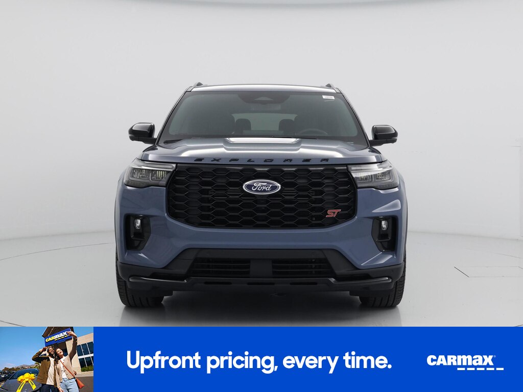 2025 Ford Explorer ST Image 2 of 29