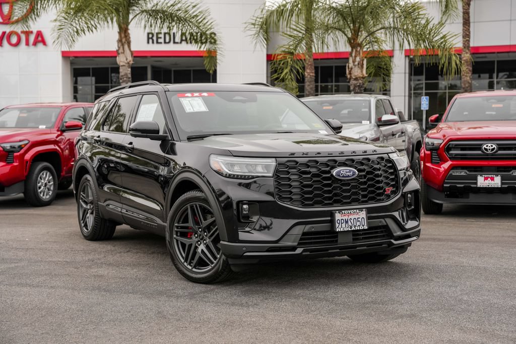 2025 Ford Explorer ST Image 1 of 19
