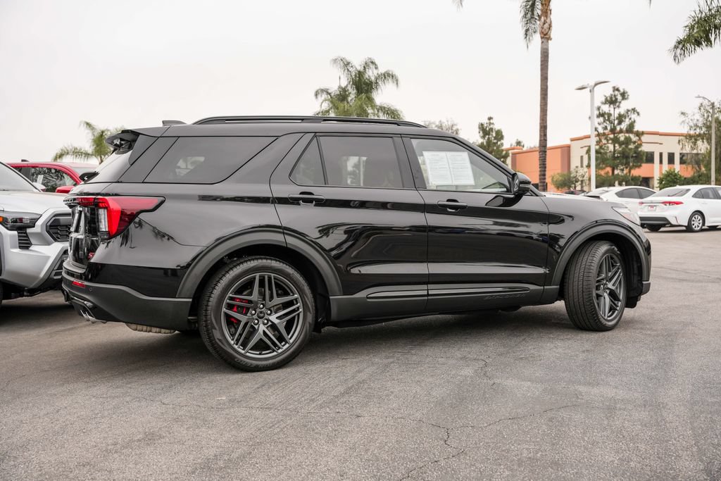 2025 Ford Explorer ST Image 2 of 19