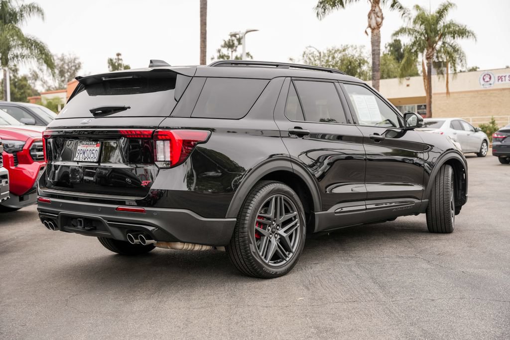 2025 Ford Explorer ST Image 3 of 19