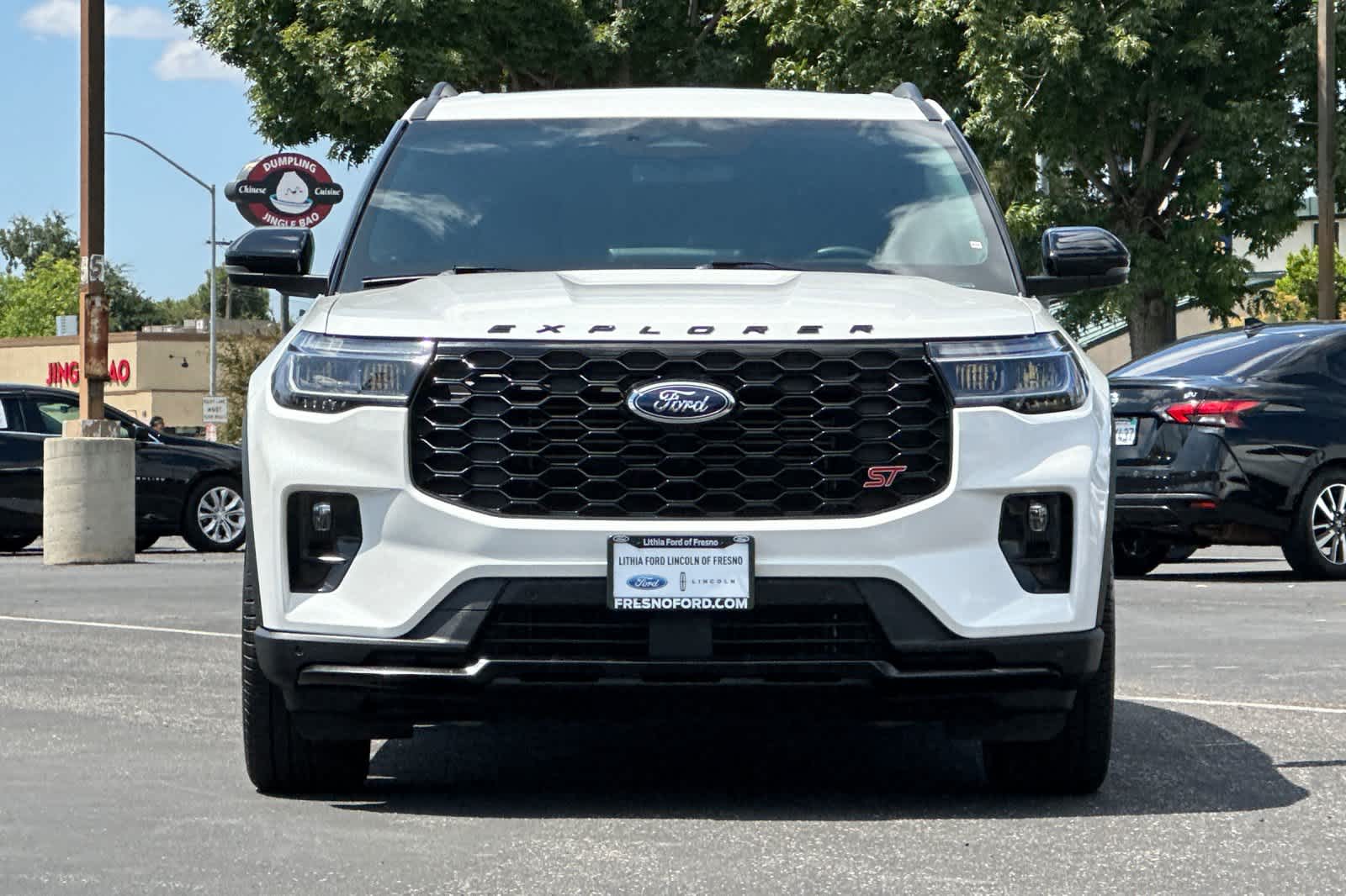 2025 Ford Explorer ST Image 2 of 31